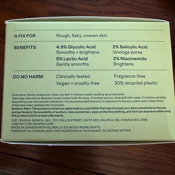 Skin AHA/BHA Exfoliating Pads in Light Green Box - Picture 4 of 6